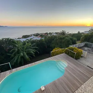 https://magnifique-villa-collinos-avec-piscine-et-jardin.comcaribbean.com