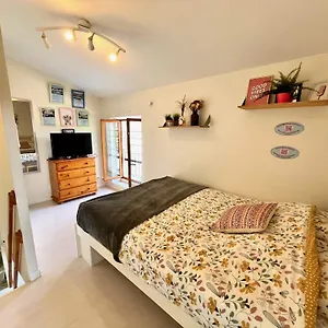 https://le-clocher-de-leonie-renage.hotels-rhonealpes.com